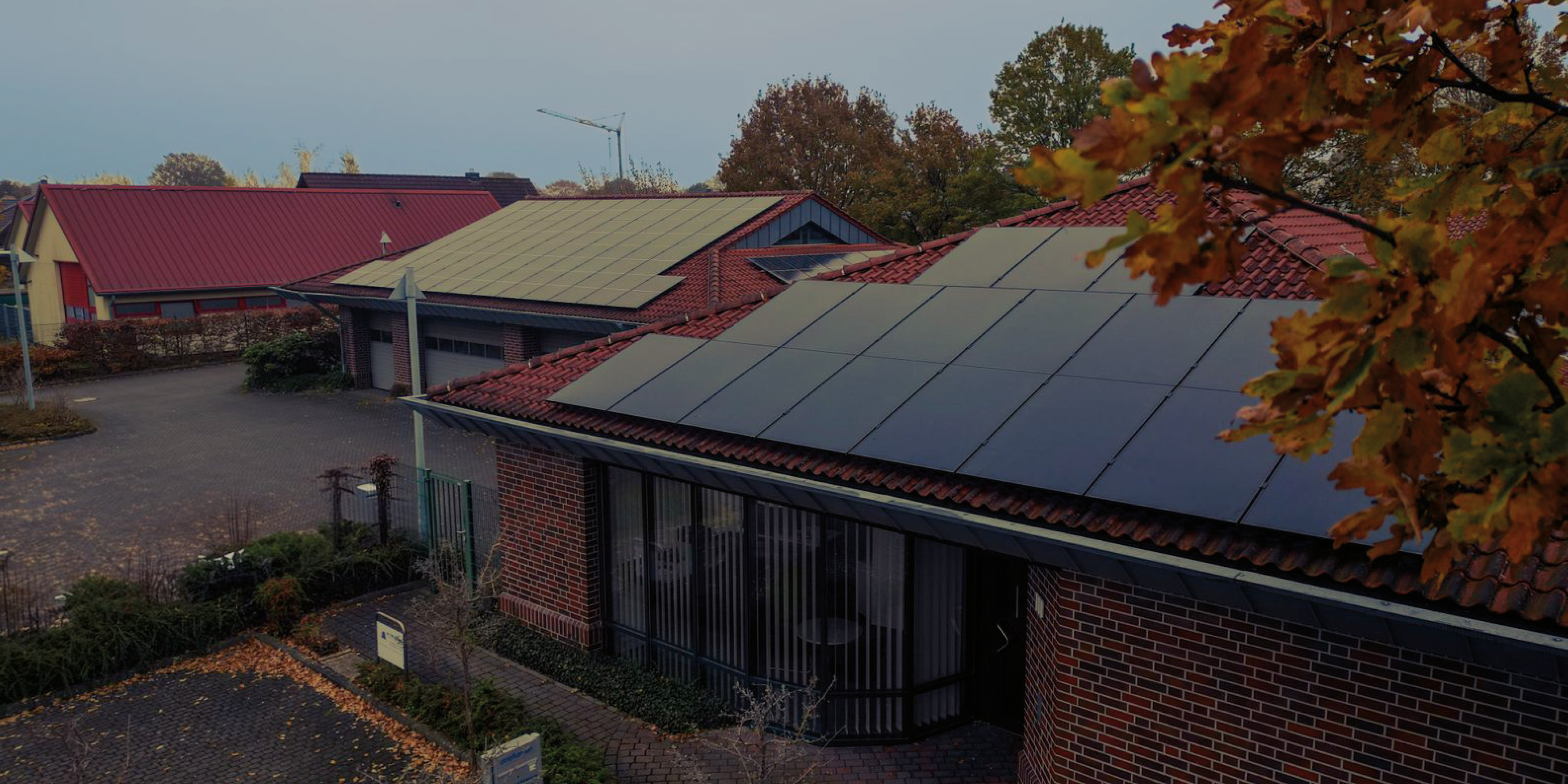 Eine von uns installierte PV-Anlage auf unserem Verwaltungsgebäude